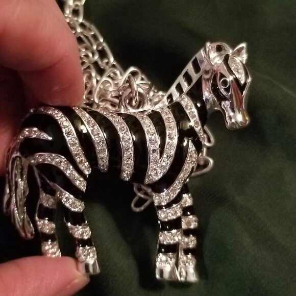 NWOT Large zebra necklace - Picture 6 of 12